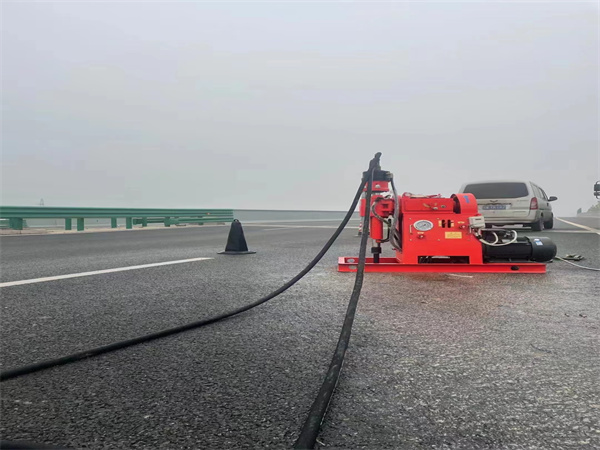 毛感乡马路路基路面开裂下沉注浆加固灌浆